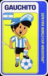 Gauchito, mascota oficial del Mundial Argentina 1978, que representa a un niño argentino de tez clara y cabello negro, vestido con pantaloncillos negros y camisa y calcetas albicelestes, con un pie sobre un balón de esos mismos colores. Además, el niño lleva una gorra azul celeste con una banda y la leyenda "Argentina '78" en color blanco, así como un pañuelo amarillo alrededor del cuello y un rebenque (látigo) en una de sus manos.